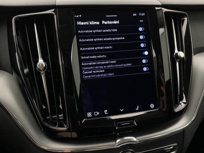 Volvo XC60 B4 MOMENTUM AUT REZERVACE 2.0 Momentum