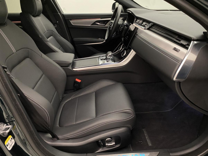 Jaguar XF D200 R-DYNAMIC REZERVACE 2.0 d Dynamic