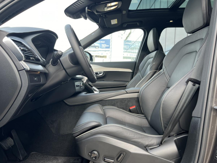 Volvo XC90 B5 AWD ULTIMATE DARK REZERVACE