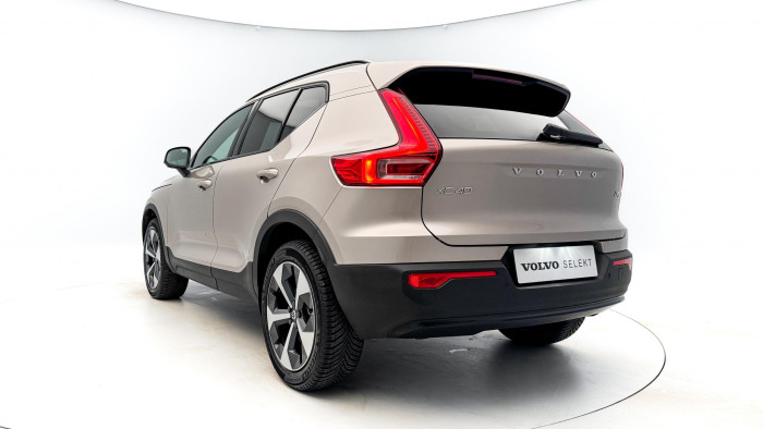 Volvo XC40 B4 ULTIMATE DARK REZERVACE