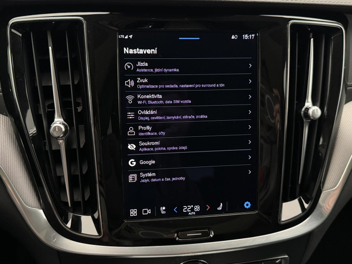 Volvo V60 CC B4 AWD ULTIMATE REZERVACE 2.0 CC CC