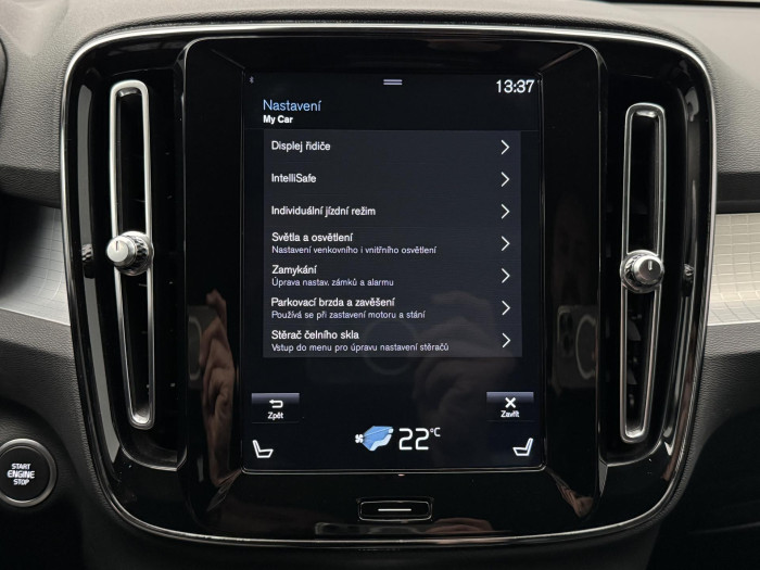 Volvo XC40 T3 MOMENTUM CZ 1. maj. 1.5 Momentum