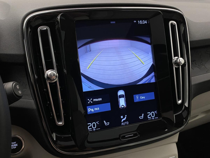 Volvo XC40 D3 MOMENTUM AUT REZERVACE 2.0 d Momentum