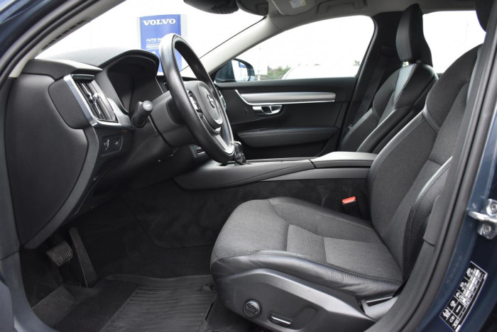 Volvo V90 D4 AWD MOMENTUM REZERVACE 2.0 d Momentum