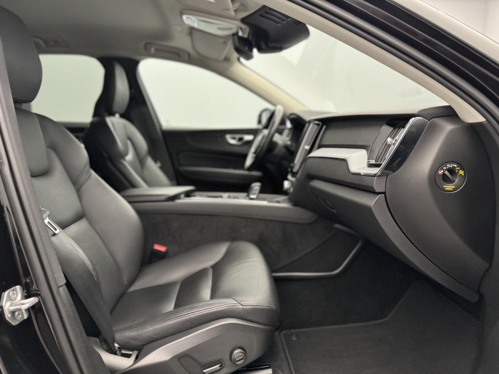Volvo XC60 B4 AWD MOMENTUM PRO AUT 2.0 Momentum