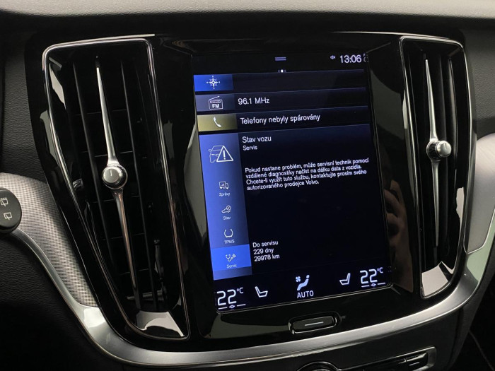 Volvo V60 B6 AWD R-DESIGN REZERVACE
