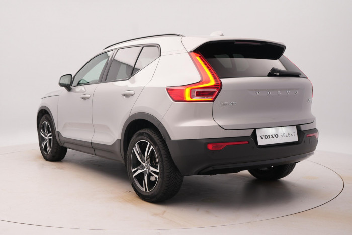 Volvo XC40 B3 PLUS DARK AUT REZERVACE