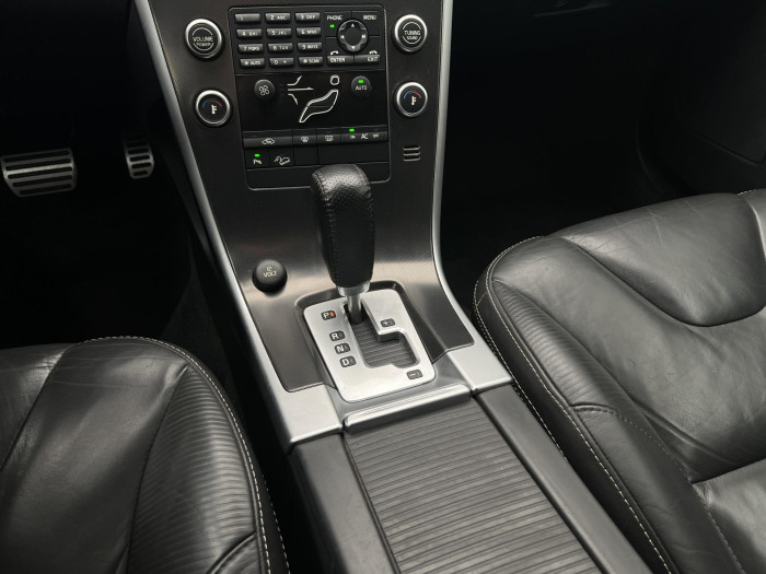 Volvo XC60 D5 AWD R-DESIGN AUT 2.4 d