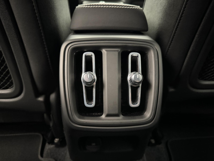 Volvo XC40 B3 DARK ULTRA CZ 1.maj