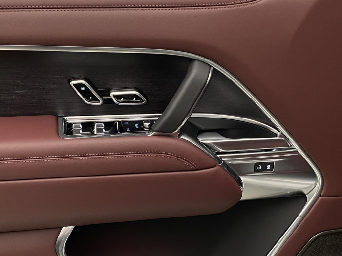 Land Rover Range Rover P550e AUTOBIOGRAPHY