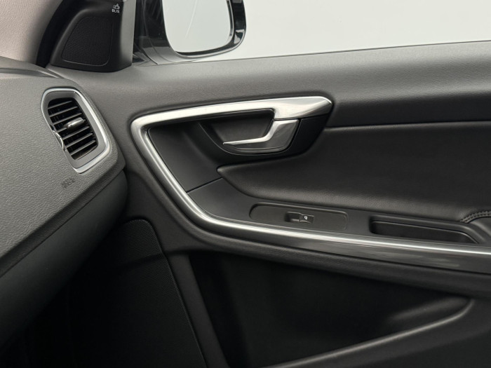 Volvo V60 CC D4 AWD SUMMUM AUT 2.4 d CC CC Summum