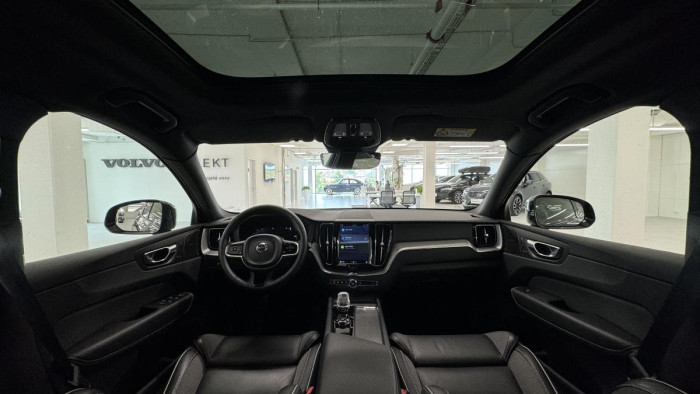 Volvo XC60 B4 AWD PLUS DARK REZERVACE 2.0 Plus