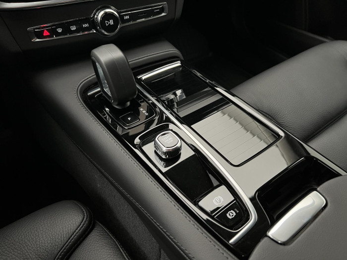 Volvo V90 T6 AWD RECHARGE PLUS DARK AUT