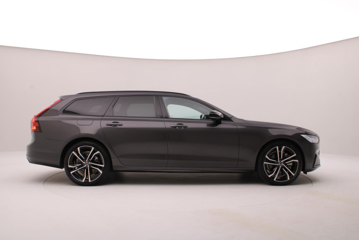 Volvo V90 T8 AWD RECHARGE REZERVACE