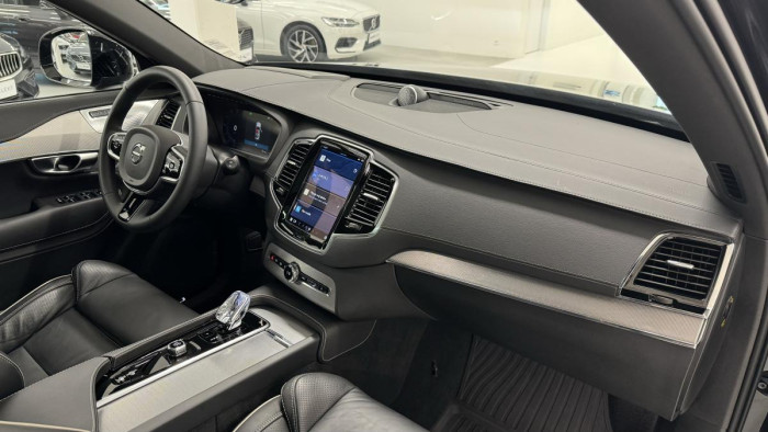 Volvo XC90 B5 AWD ULTIMATE REZERVACE