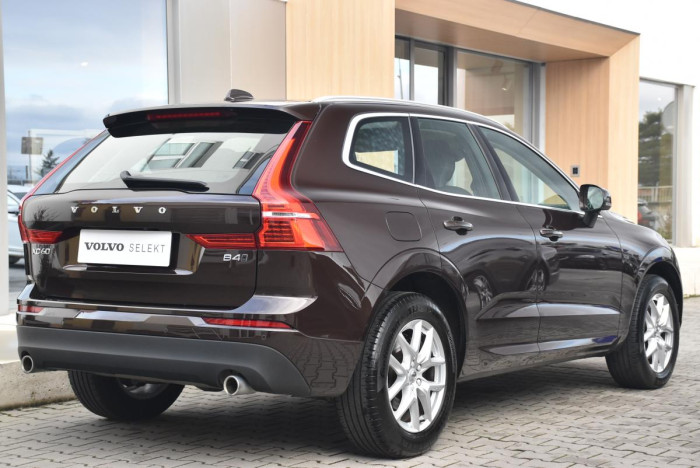 Volvo XC60 B4 AWD MOMENTUM REZERVACE 2.0 Momentum