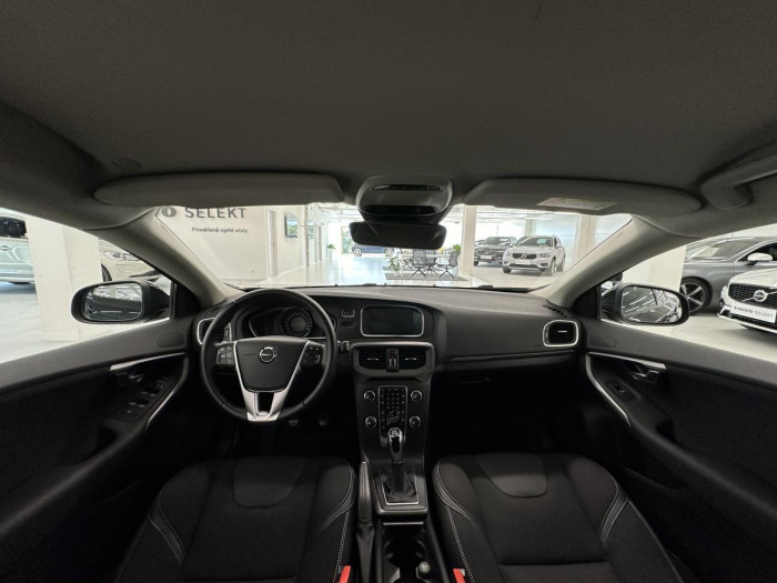 Volvo V40 T2 BLACK EDITION REZERVACE 2.0 Edition