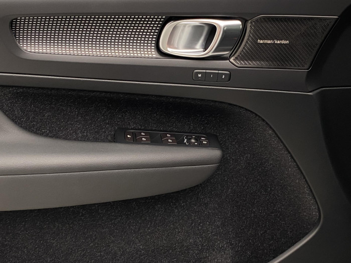 Volvo XC40 D4 AWD R-DESIGN AUT 2.0 d