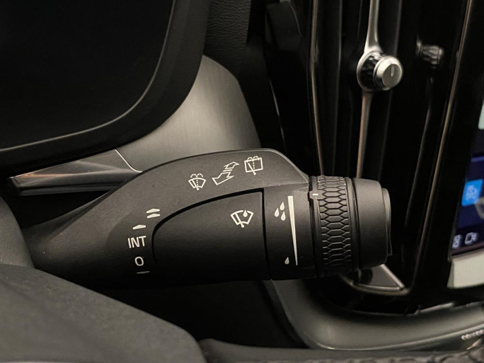 Volvo XC60 B4 MOMENTUM AUT REZERVACE 2.0 Momentum