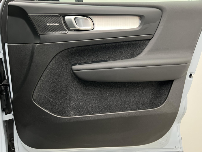 Volvo XC40 B3 PLUS DARK AUT CZ