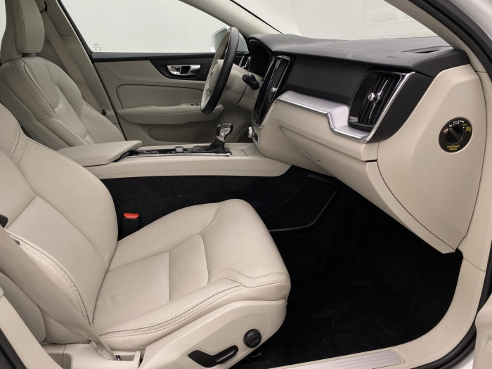 Volvo V60 CC D4 AWD MOMENTUM AUT CZ 2.0 d CC CC Momentum