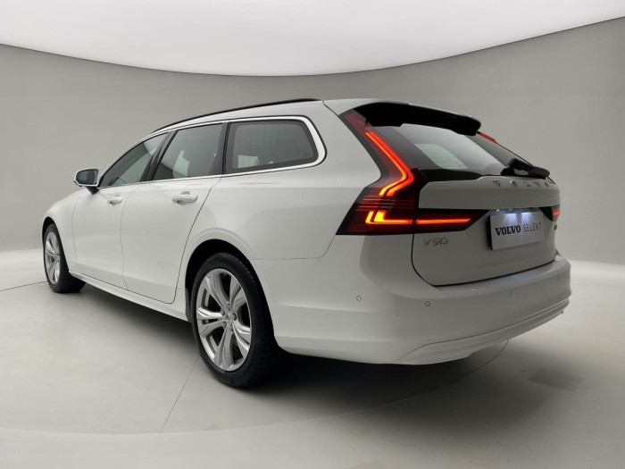 Volvo V90 B4 AWD CORE AUT REZERVACE