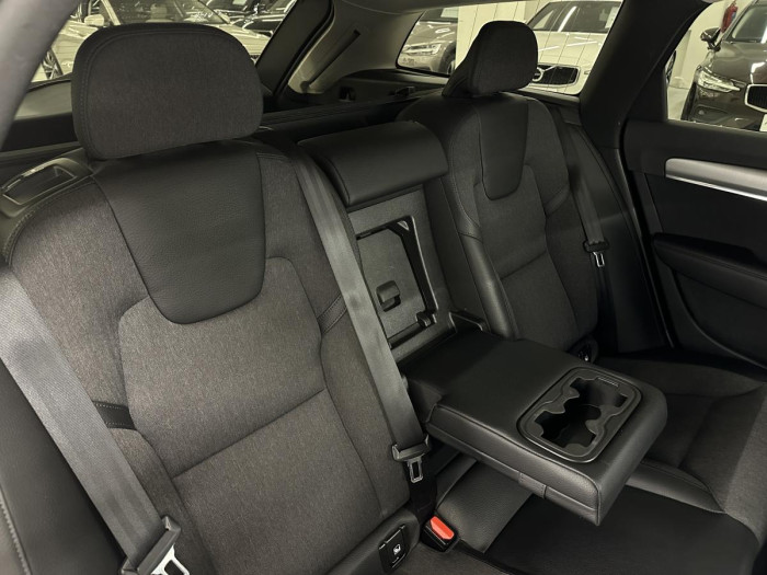 Volvo V90 D4 AWD MOMENTUM AUT REZERVACE 2.0 d Momentum