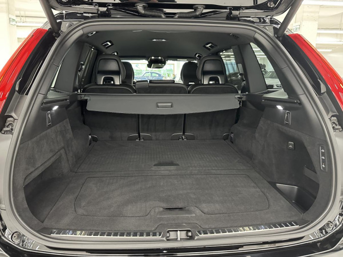 Volvo XC90 B5 AWD R-DESIGN AUT REZERVACE