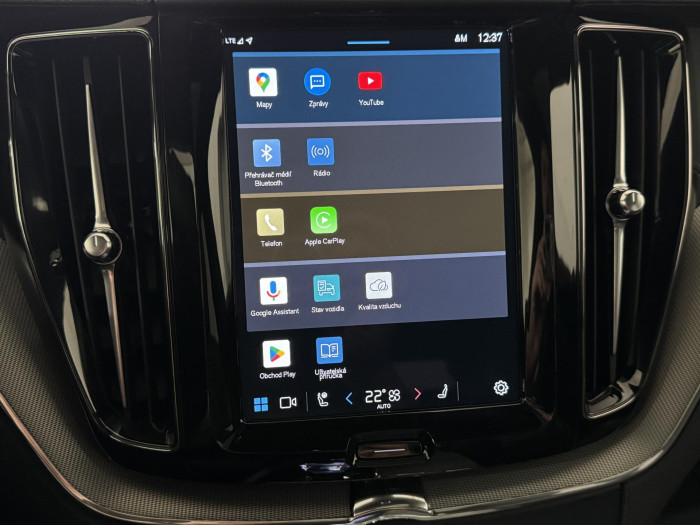 Volvo XC60 B5 AWD ULTIMATE REZERVACE