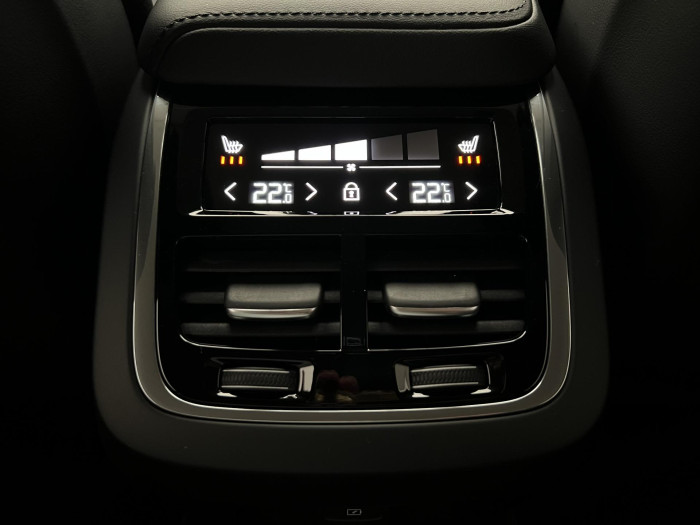 Volvo V60 B4 PLUS DARK AUT 1.maj.