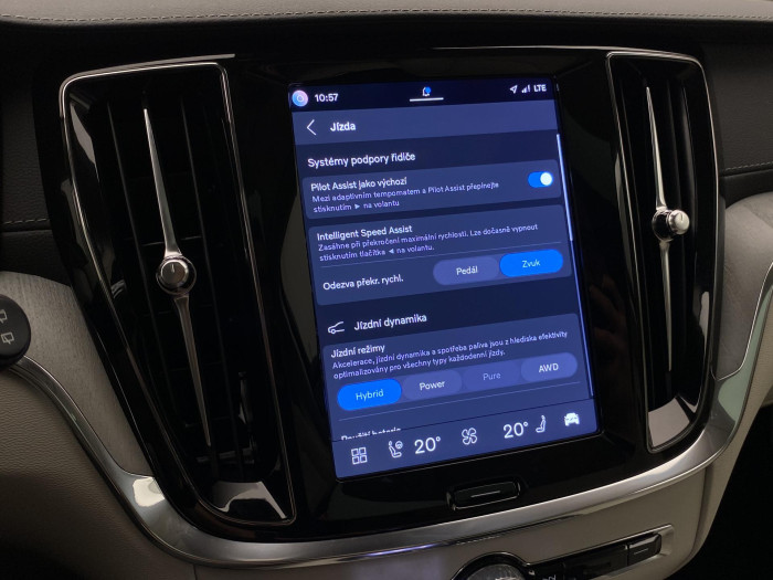 Volvo V60 T8 AWD PLUG-IN BRIGHT ULTRA CZ