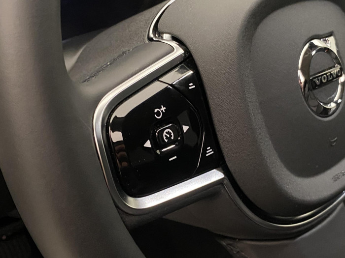 Volvo XC60 B4 AWD PLUS DARK AUT 1.maj