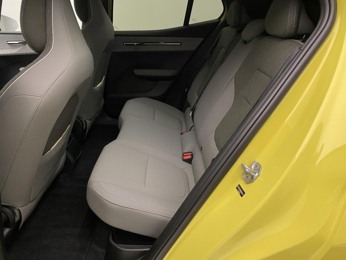 Volvo EX30 PURE ELECTRIC PLUS RWD