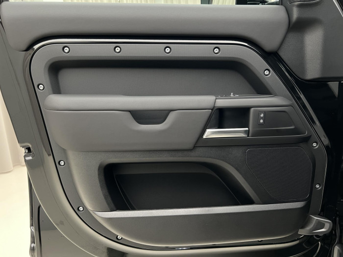 Land Rover Defender 110 D200 S AWD Aut REZERVACE 3.0 d