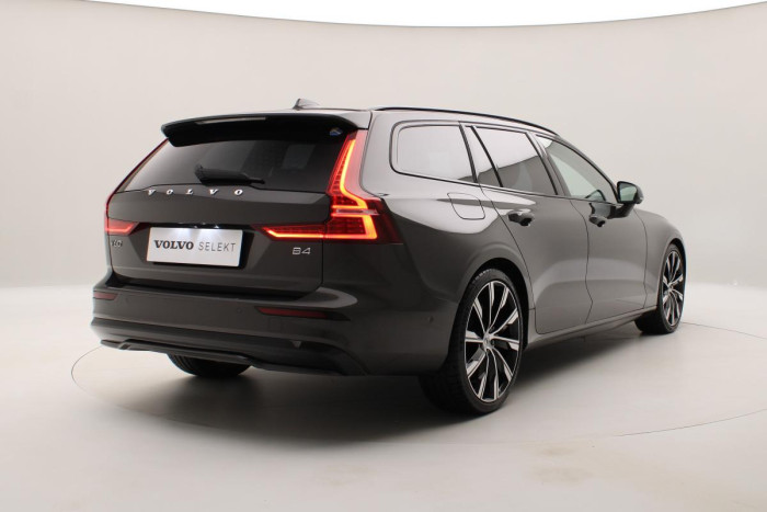 Volvo V60 B4 ULTIMATE DARK AUT REZERVACE
