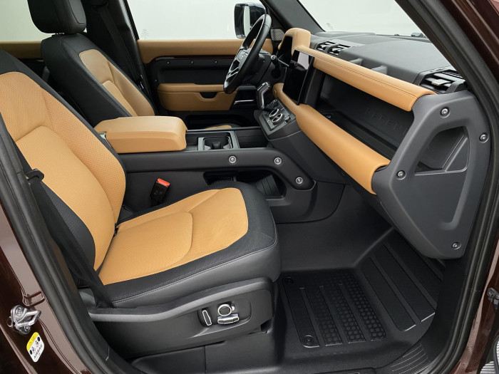 Land Rover Defender 130 D300 HSE AWD AUT CZ 3.0 d