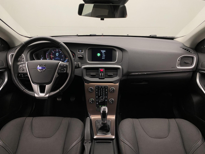 Volvo V40 CC D3 MOMENTUM NAVIGACE 2.0 d CC CC Momentum