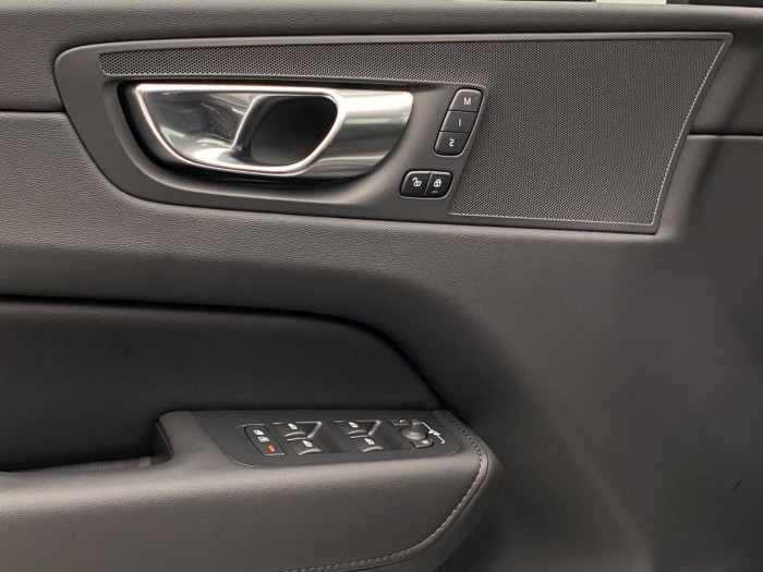 Volvo XC60 B4 AWD PLUS DARK REZERVACE 2.0 Plus