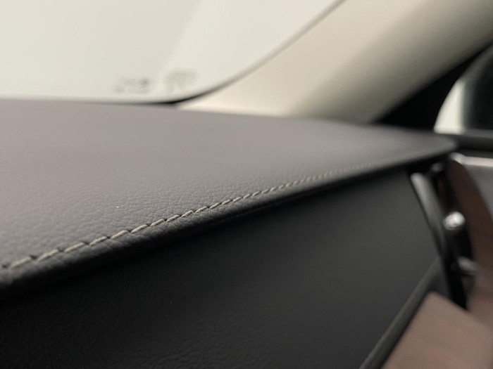 Volvo XC60 B5 AWD ULTIMATE REZERVACE