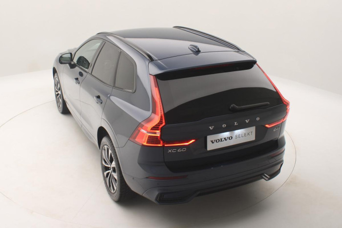 Volvo XC60 B4 AWD PLUS DARK REZERVACE