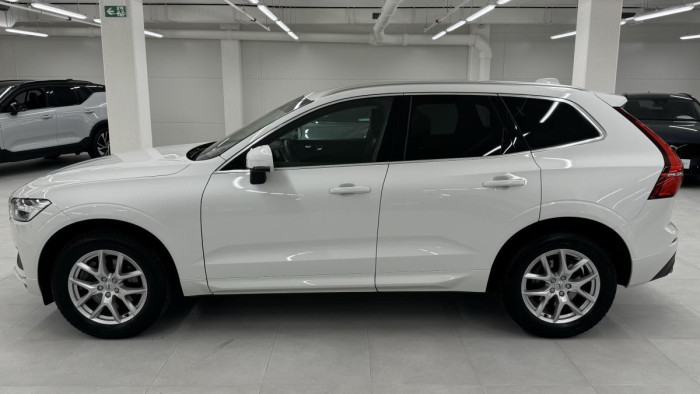 Volvo XC60 B4 AWD MOMENTUM REZERVACE 2.0 Momentum