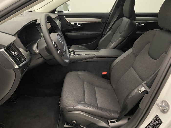 Volvo V90 B4 AWD CORE AUT REZERVACE