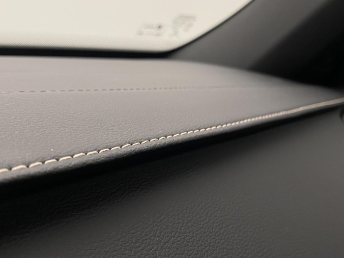 Volvo XC90 B6 AWD R-DESIGN REZERVACE