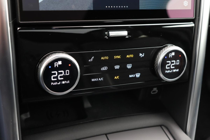 Land Rover Discovery D250 R-DYNAMIC SE REZERVACE 3.0 d Dynamic SE