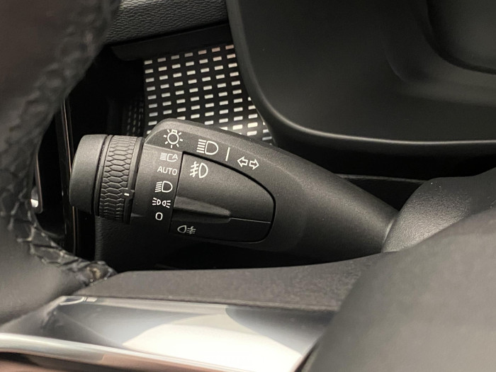 Volvo XC40 T3 R-DESIGN AUT 1.maj.