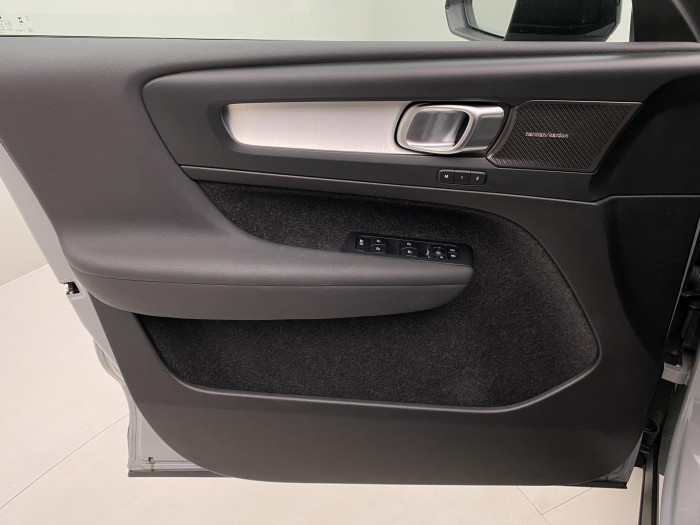 Volvo XC40 B3 DARK PLUS AUT CZ