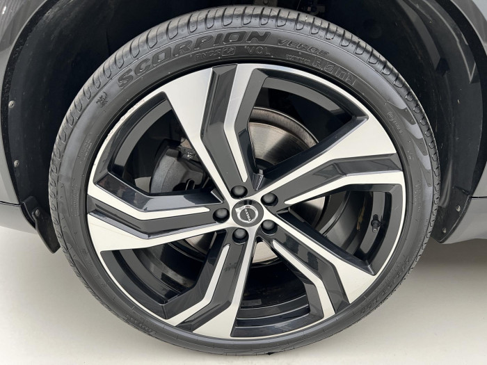 Volvo XC90 B5 AWD R-DESIGN 7MÍSTNÁ AUT