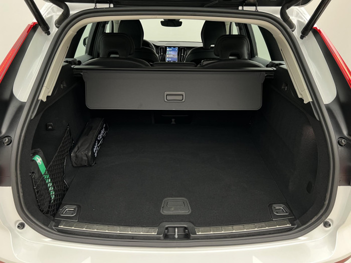 Volvo XC60 B5 AWD PLUS DARK AUT CZ