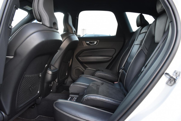 Volvo XC60 D4 AWD R-DESIGN AUT REZERVACE 2.0 d