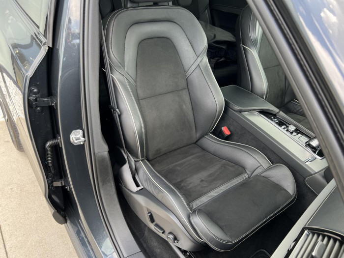 Volvo XC90 B5 R-DESIGN AWD 7MÍSTNÁ Aut